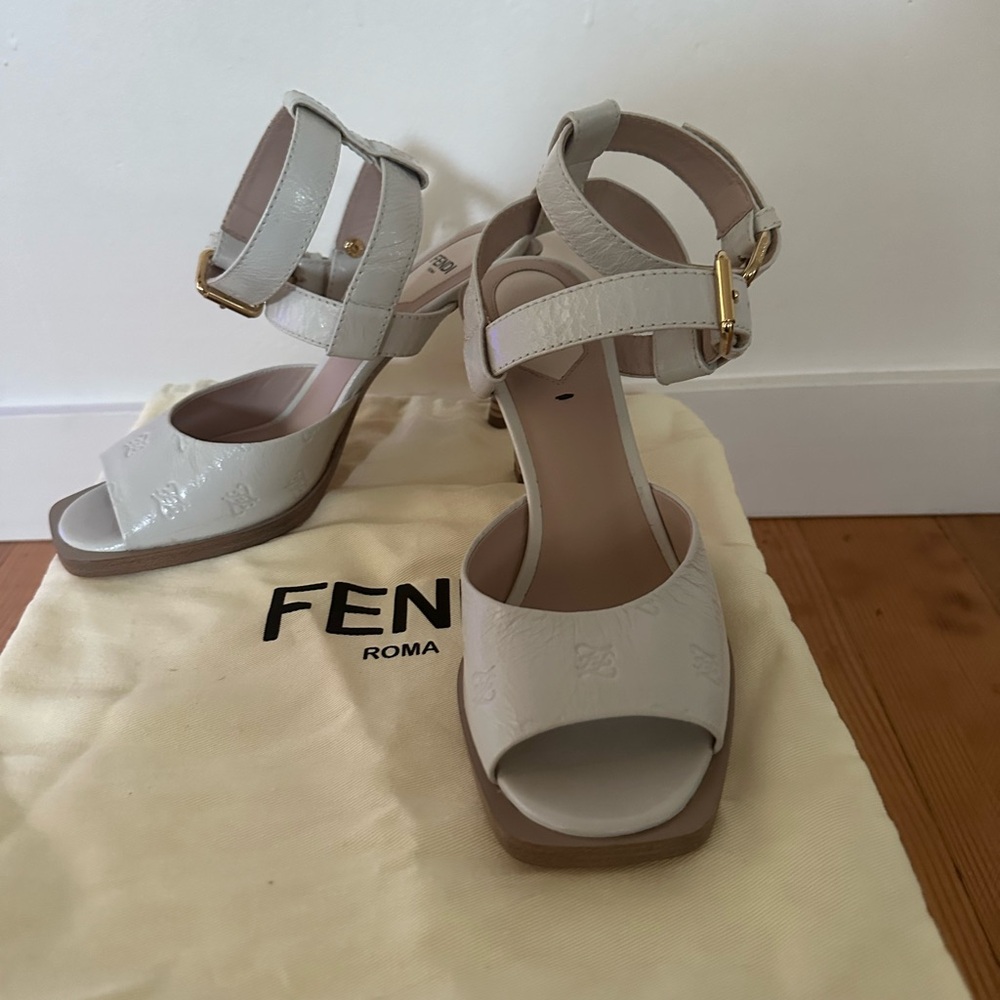 Fendi white patent cork heel - Picture 7 of 9